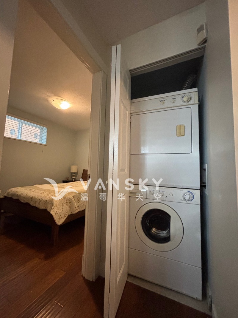 250704224230_own washer and dryer closet.jpg